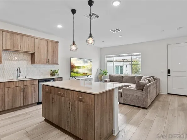 35172 Rangpur Ln, Fallbrook, CA 92028