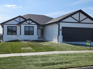 1105 Kantor Ln, Hickman, NE 68372
