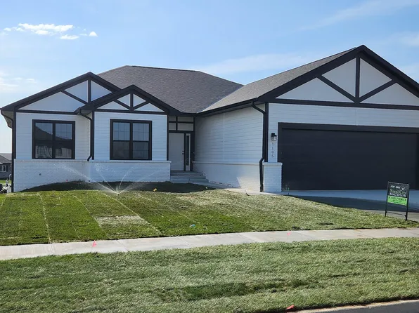 1105 Kantor Ln, Hickman, NE 68372