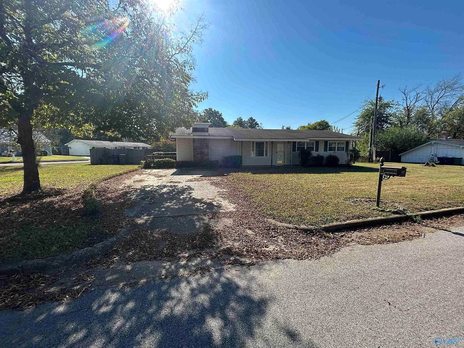 3 bed, 2.0 bath, 1464 sqft, $1,600 — Photo 2