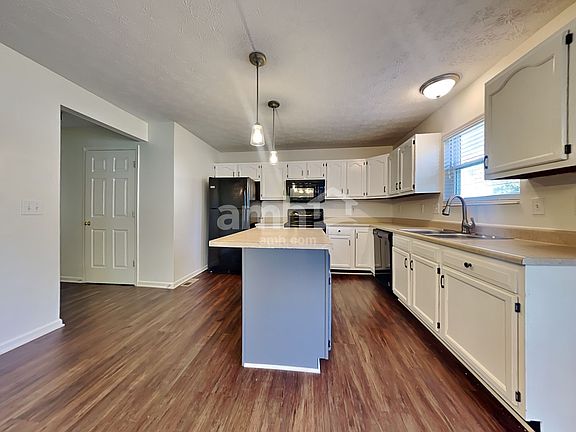 3rd image of 5891 Eagle Creek Ct