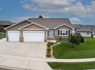 406 Quarry Ln, Bismarck, ND 58503