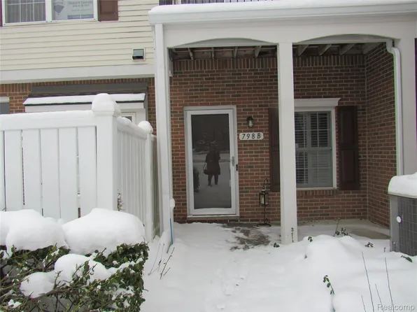 798 Amberly Dr Unit B, Waterford, MI 48328