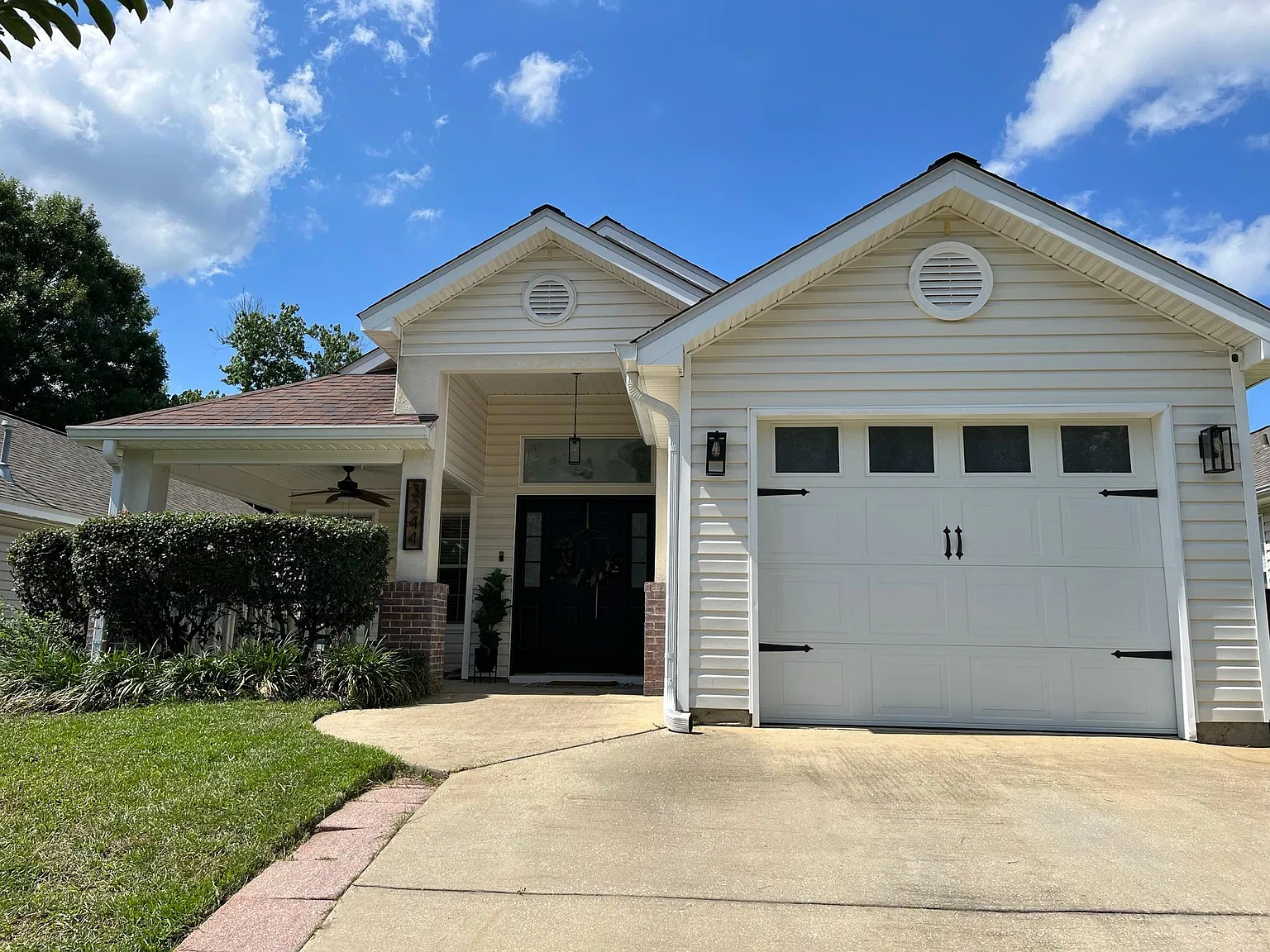 3244 Addison Ln — Photo 2