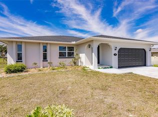 28 Oakland Hills Ct, Rotonda West, FL 33947