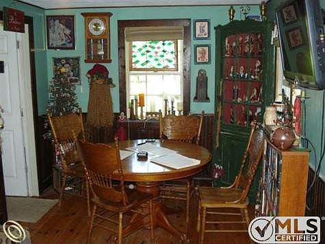 Dining Area.JPG