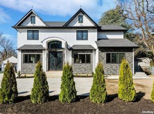 529 Post Ave, Westbury, NY 11590