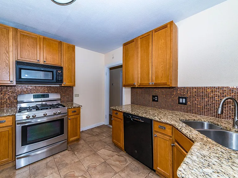 2-Bedroom Monticello Park Duplex - Upstairs Unit — Photo 16