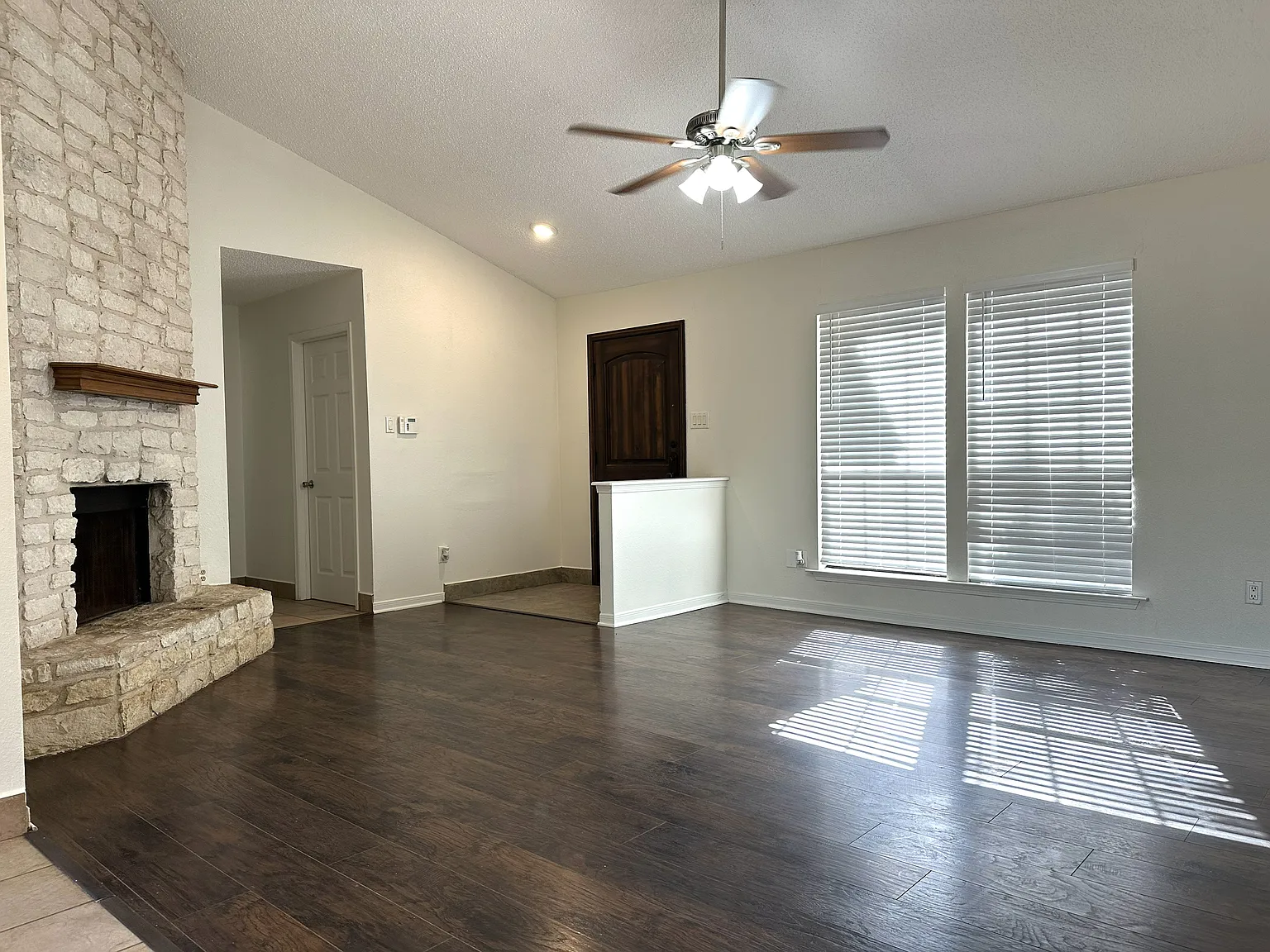 Charming 3 bedroom/2 bath in Round Rock! — Photo 3