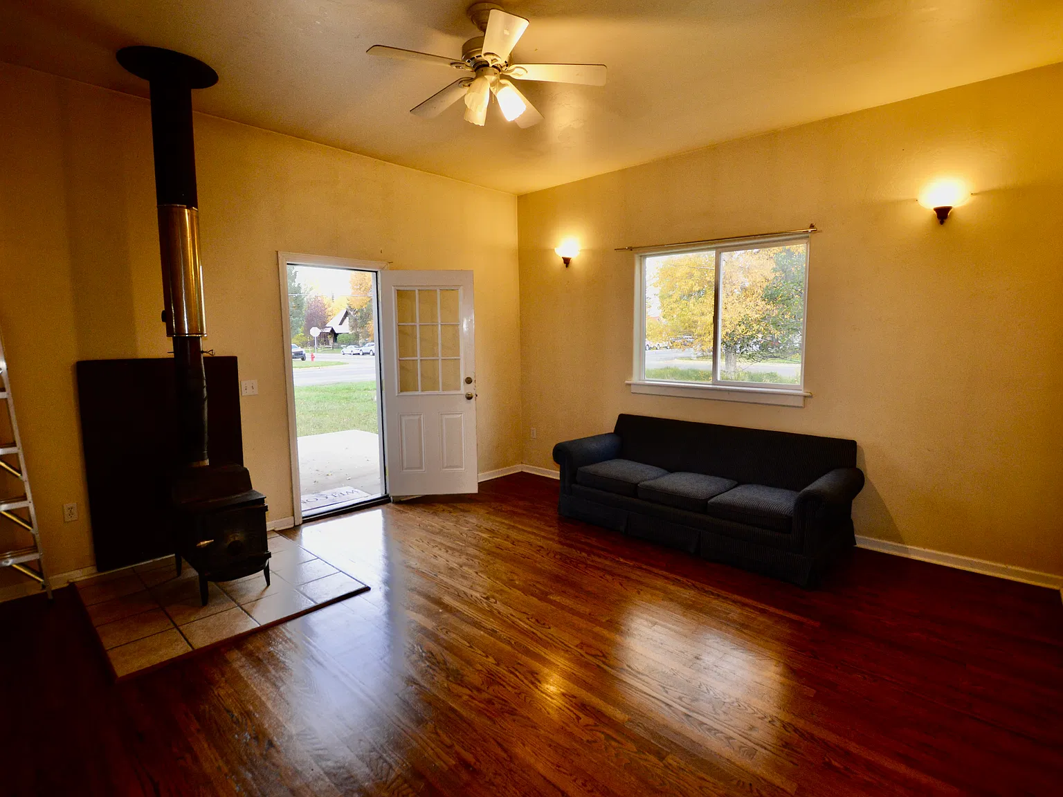 3 bed, 1146 sqft, $2,400 — Photo 3