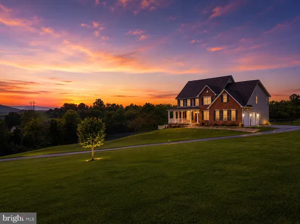 79 Falcon Ridge Dr, Charles Town, WV 25414
