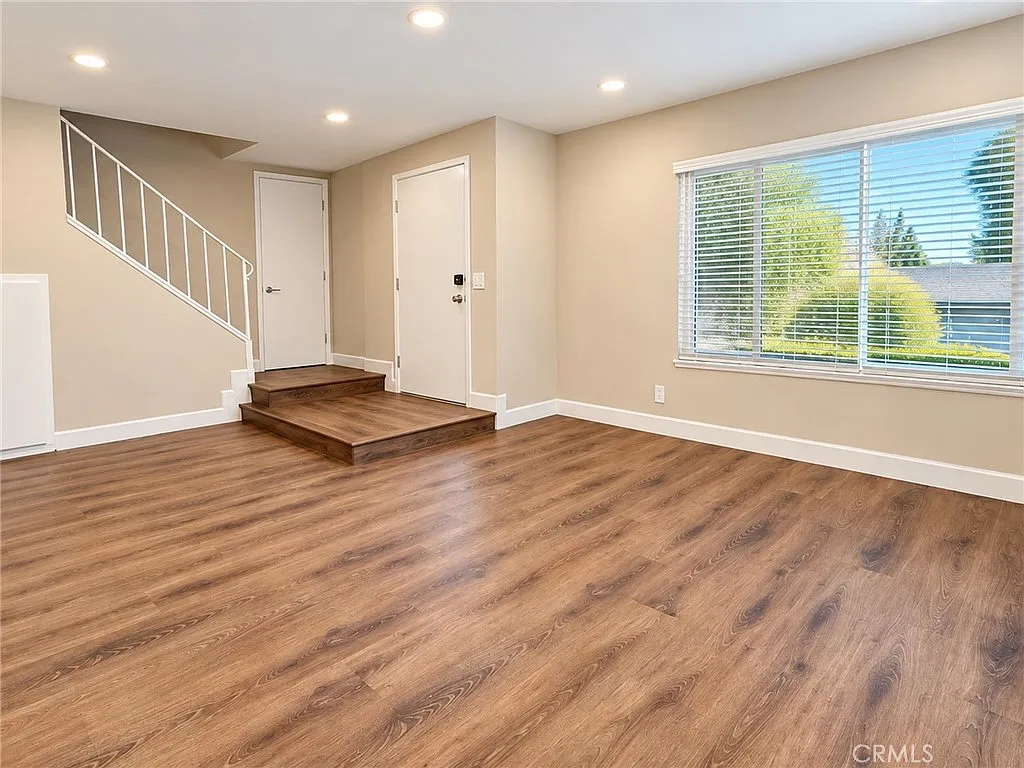 3 bed, 2.5 bath, 1276 sqft, $3,600 — Photo 3