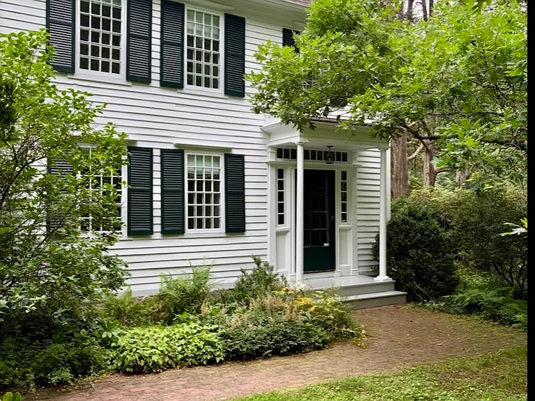 320 Valley Rd — Photo 1