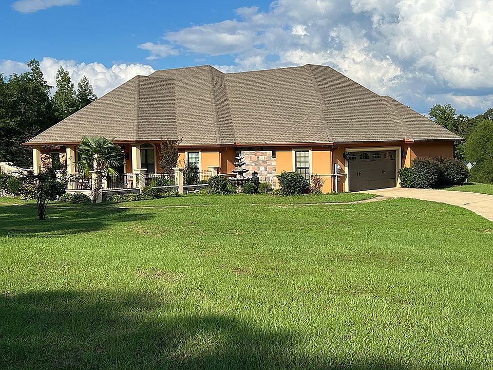 Beautiful Curb Appeal!