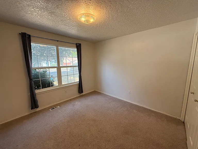 1033 W Pennwood St — Photo 7