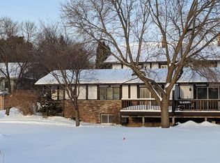 2865 Nassau Dr, Brookfield, WI 53045