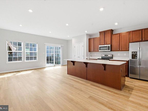 5th image of 311 Landing Dr