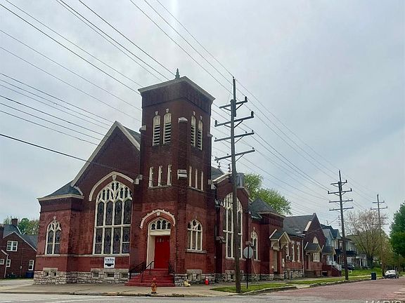 3rd image of 720 Henry St