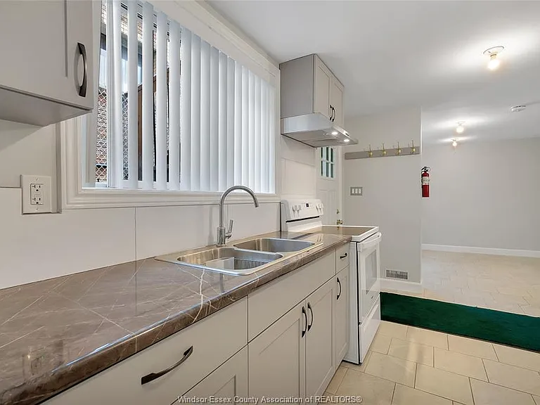 881 Parent Ave #BASEMENT — Photo 20