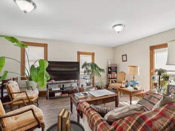 4th image of 303 3rd St NW