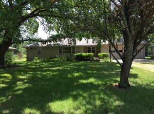 1711 SW 37th St, Topeka, KS 66611