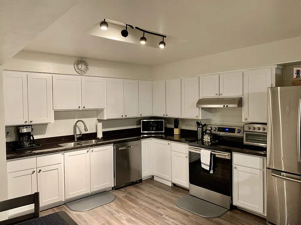 3421 N Paiute Way #7