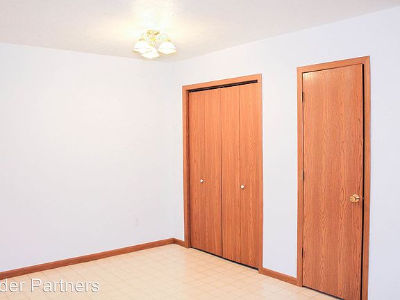 4th image of 806-A S South St