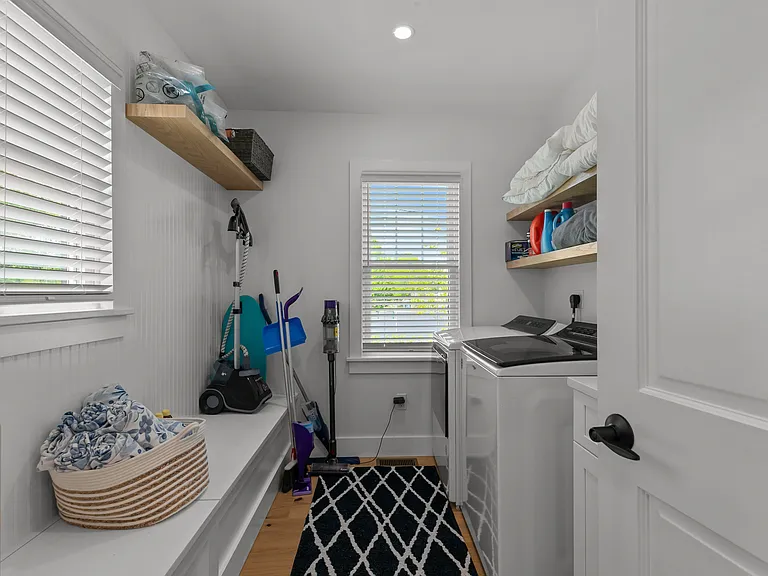 109 Carroll Ave — Photo 8