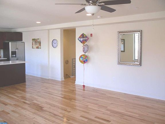 4th image of 820 N Burns St #4