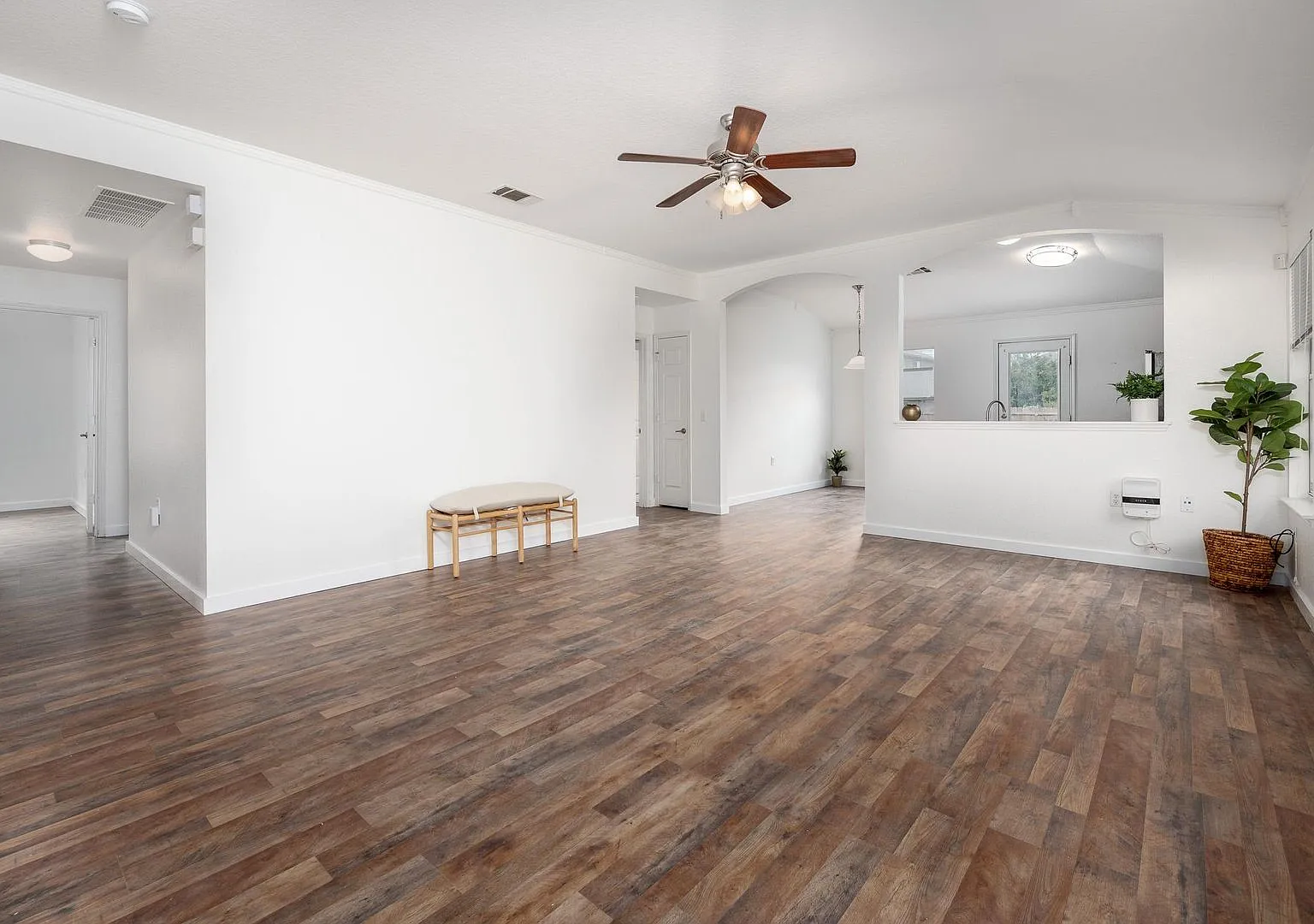 Updated 4BD/2BA Home Close to Airport, Tesla & Parks! — Photo 4