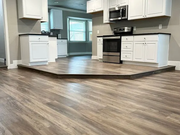 329 SE Robert St, Burleson, TX 76028