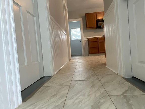 2nd image of 20 Redfern St #1