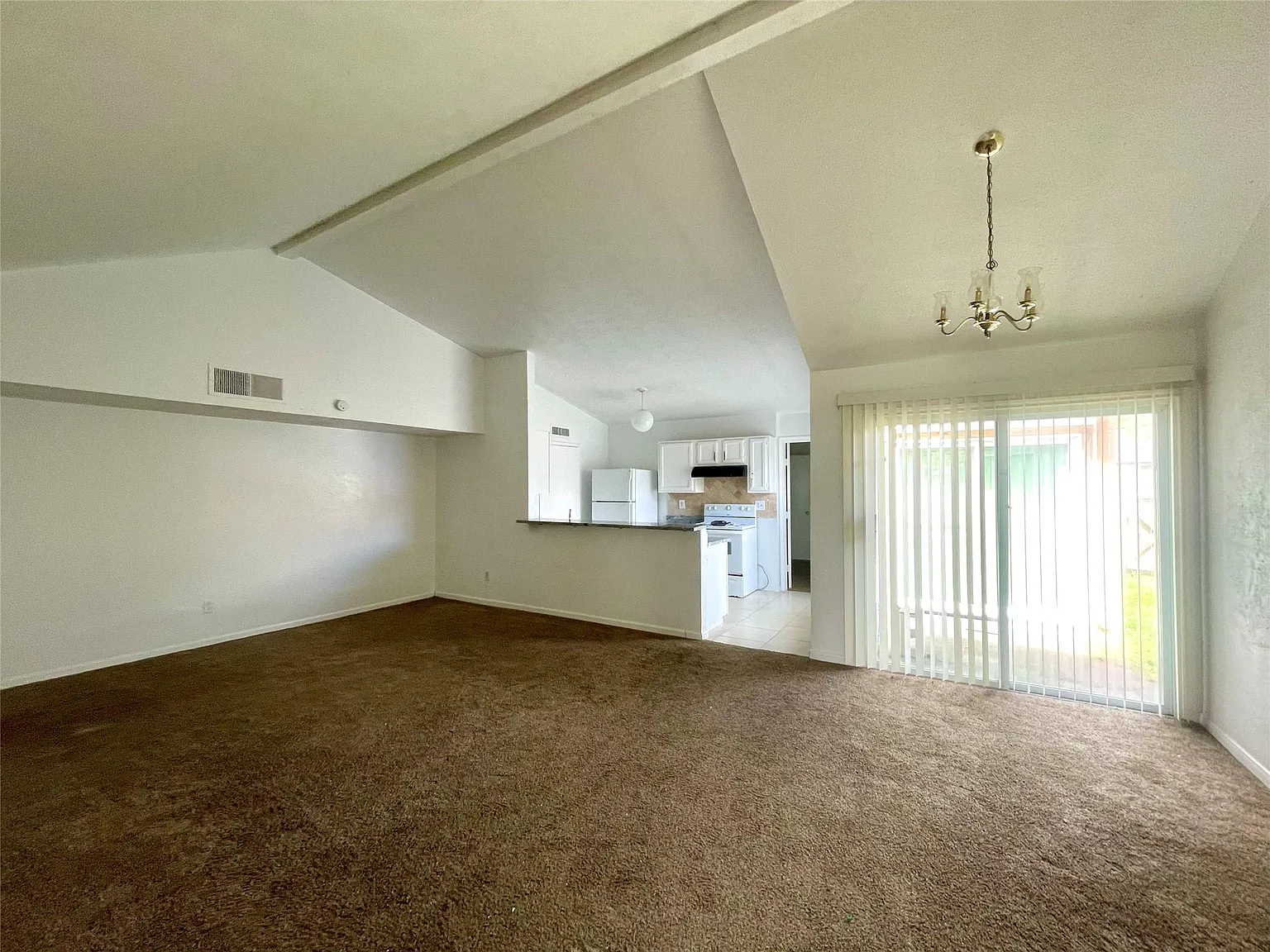 2 bed, 2.0 bath, 1176 sqft, $1,275 — Photo 2