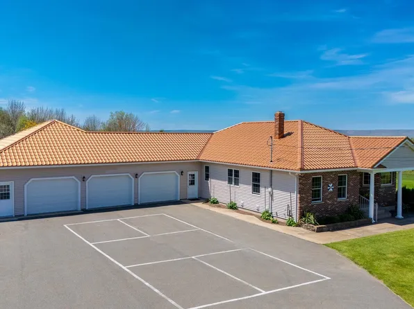 1153 Lockhart Mountain Rd, Coldbrook, NS B4R 1C1