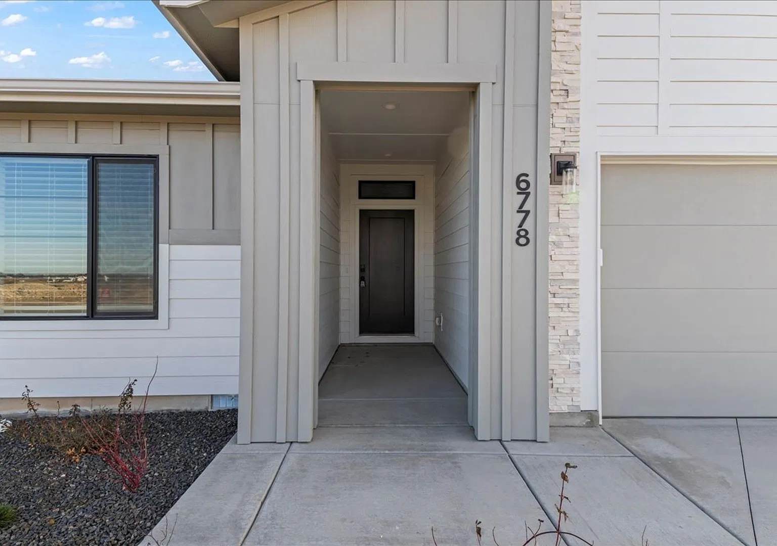 Single Story 4 Bedroom 2 Bathroom Home in South Meridian — Photo 4