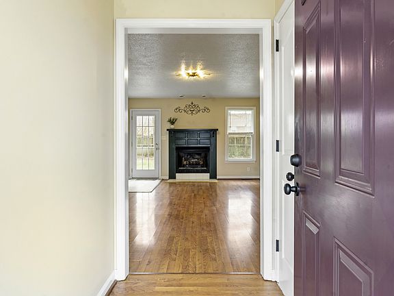 3rd image of 202 Millstone Cir