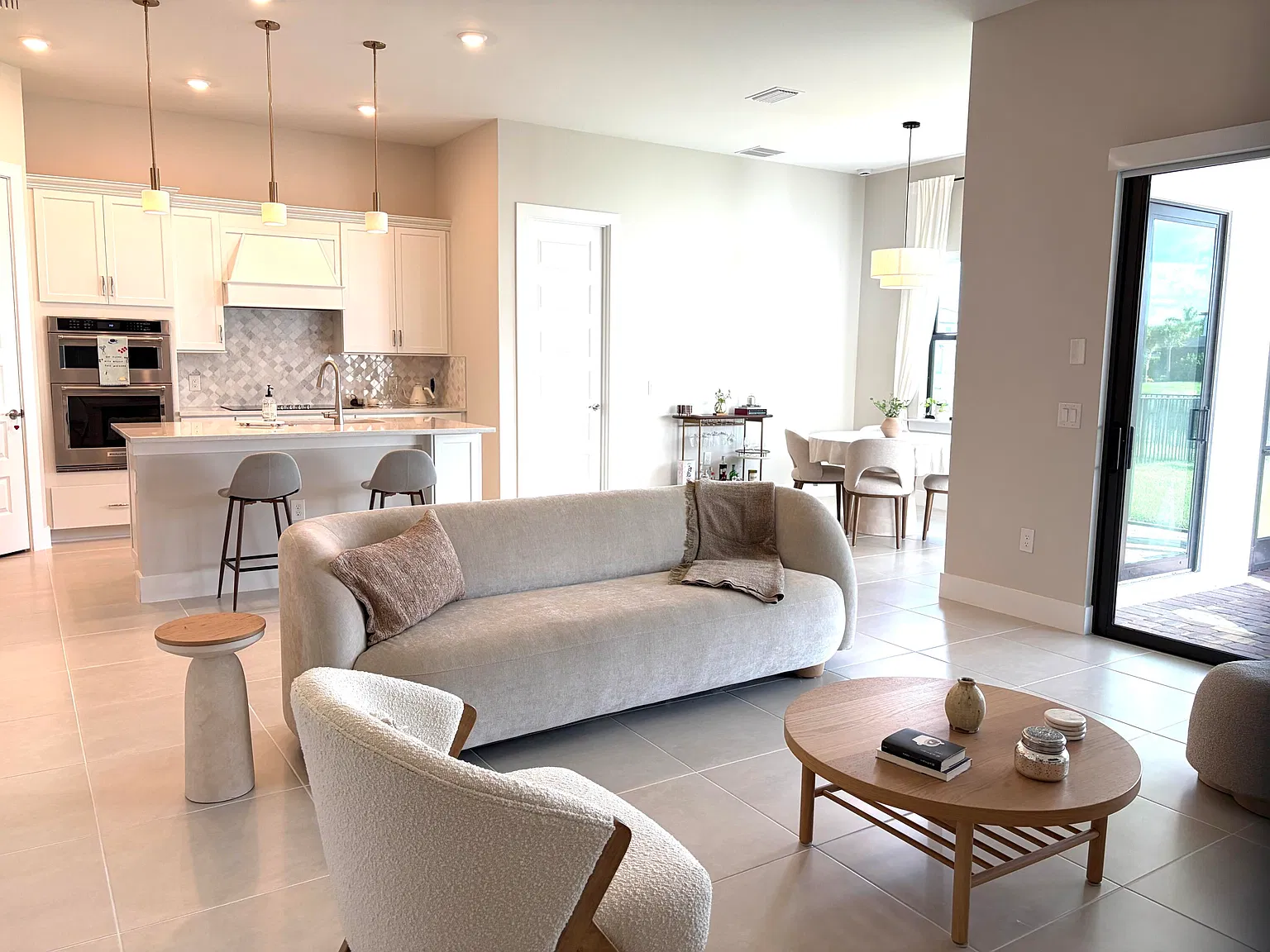 3 bed, 2.0 bath, 1662 sqft, $2,900 — Photo 4