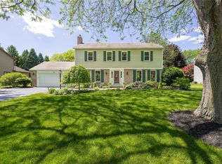 22 Falcon Trl, Pittsford, NY 14534