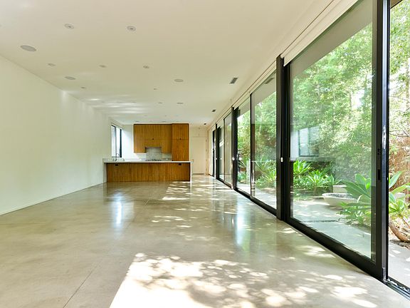 4th image of 848 Milwood Ave