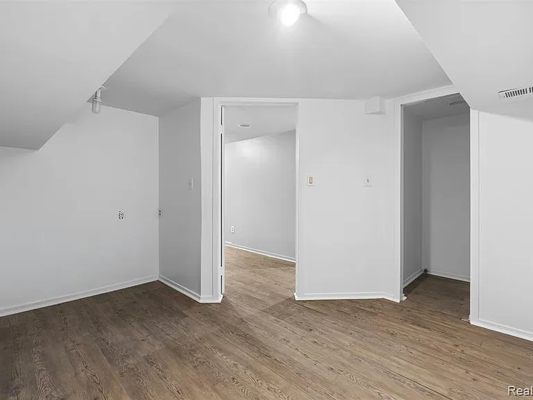 6680 Ridgefield Cir — Photo 34