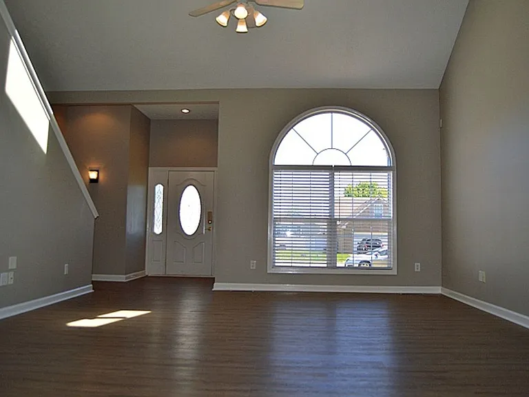 717 Springfield Blvd — Photo 3