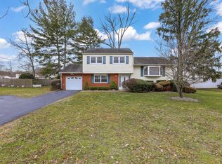 25 Eliot Rd, Manalapan, NJ 07726