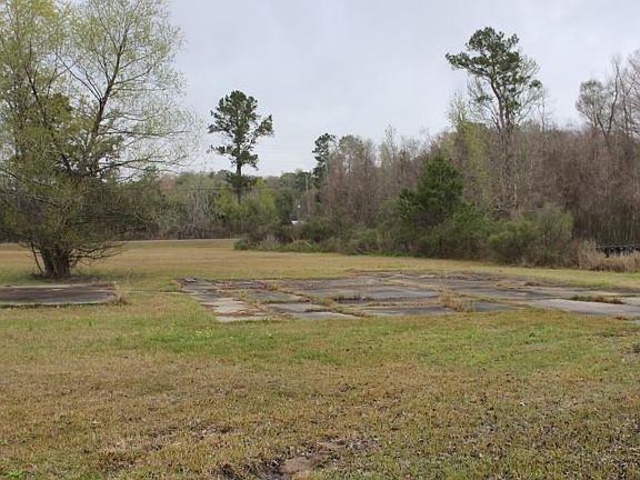 2nd image of Riverscape Dr