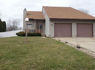 1098 N Hedge Ave, Kankakee, IL 60901