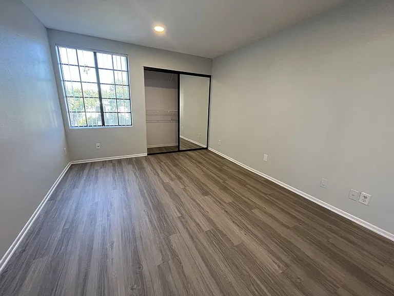 5235 Kester Ave — Photo 55