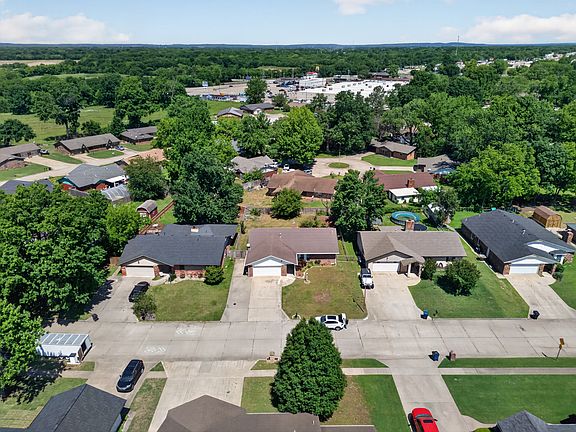 2nd image of 113 Magnolia Ave