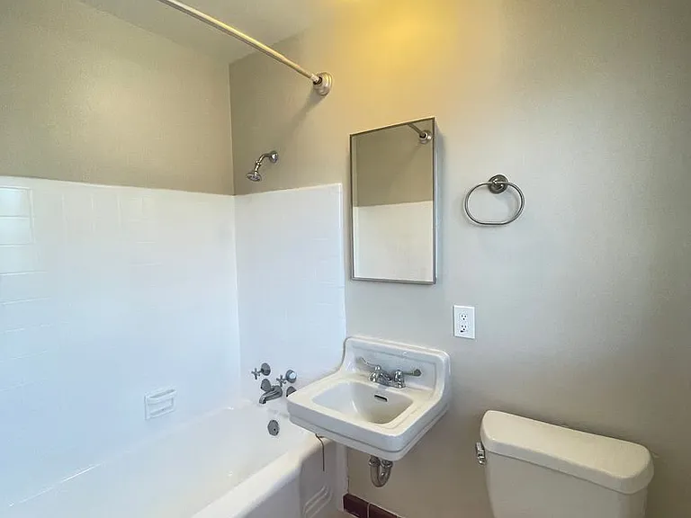 East Sacramento Charmer at 3349/3357 I Street — Photo 10