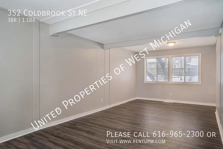 Available Now | 3 Bedroom, 1.5 Bath Duplex | Water Included | Washer and Dryer Provided | Short W... — Photo 3