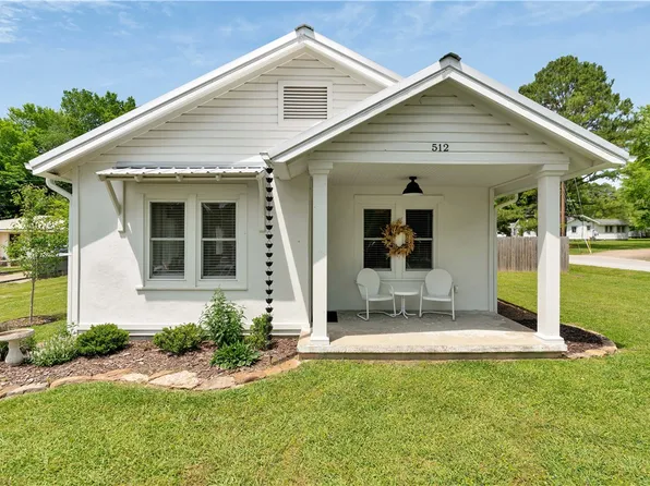 512 E Buchanan St, Prairie Grove, AR 72753