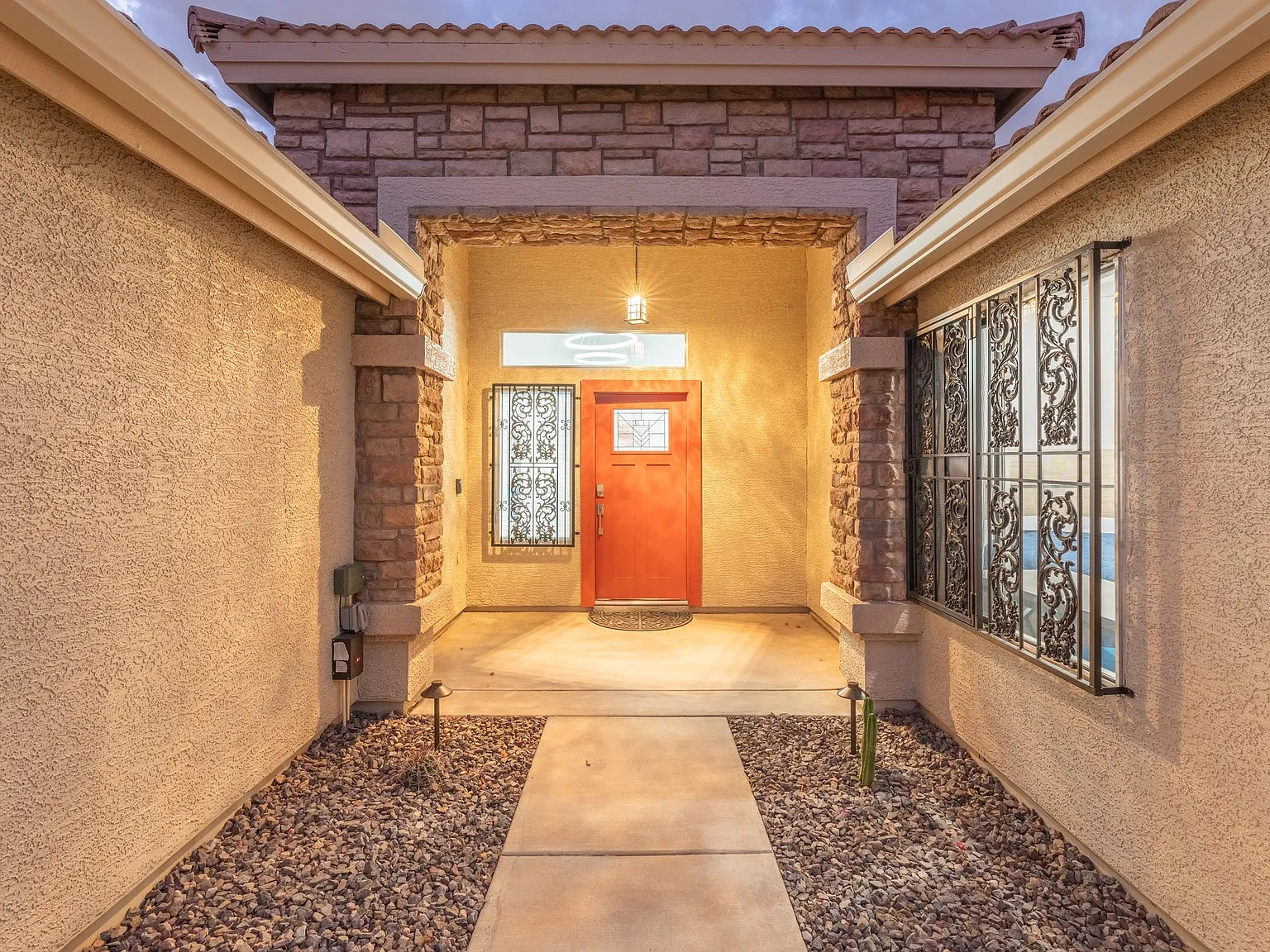 E Greenway Rd, Phoenix — Photo 2